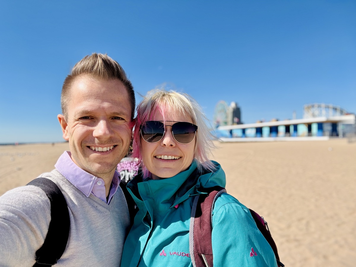 Örtliche Freiheit: Isabell und Sven Haase am Strand - Business und Leben vereint